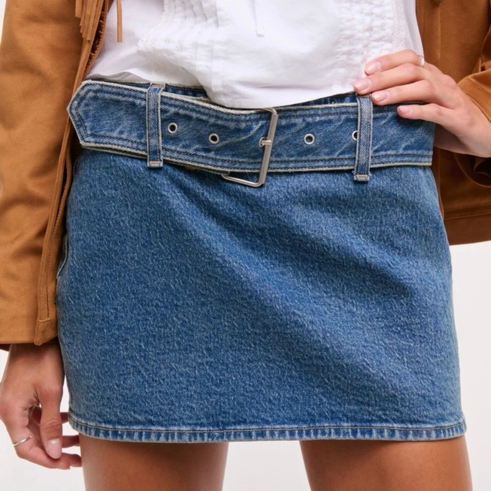A&F Mid Rise Belted Denim Mini Skort - Picture 1 of 6